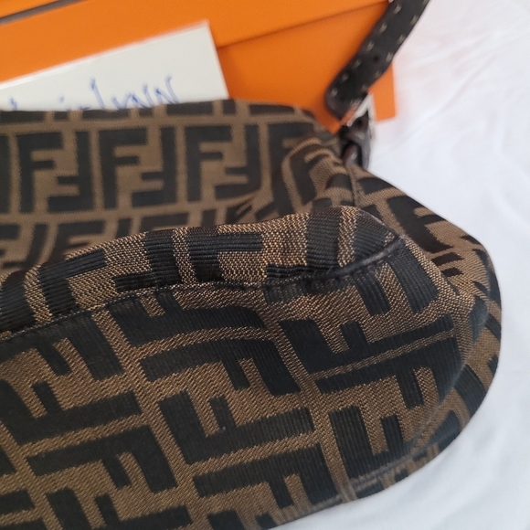Fendi Mamma BAGUETTE MONOGRAM NYLON BAG - Picture 13 of 17